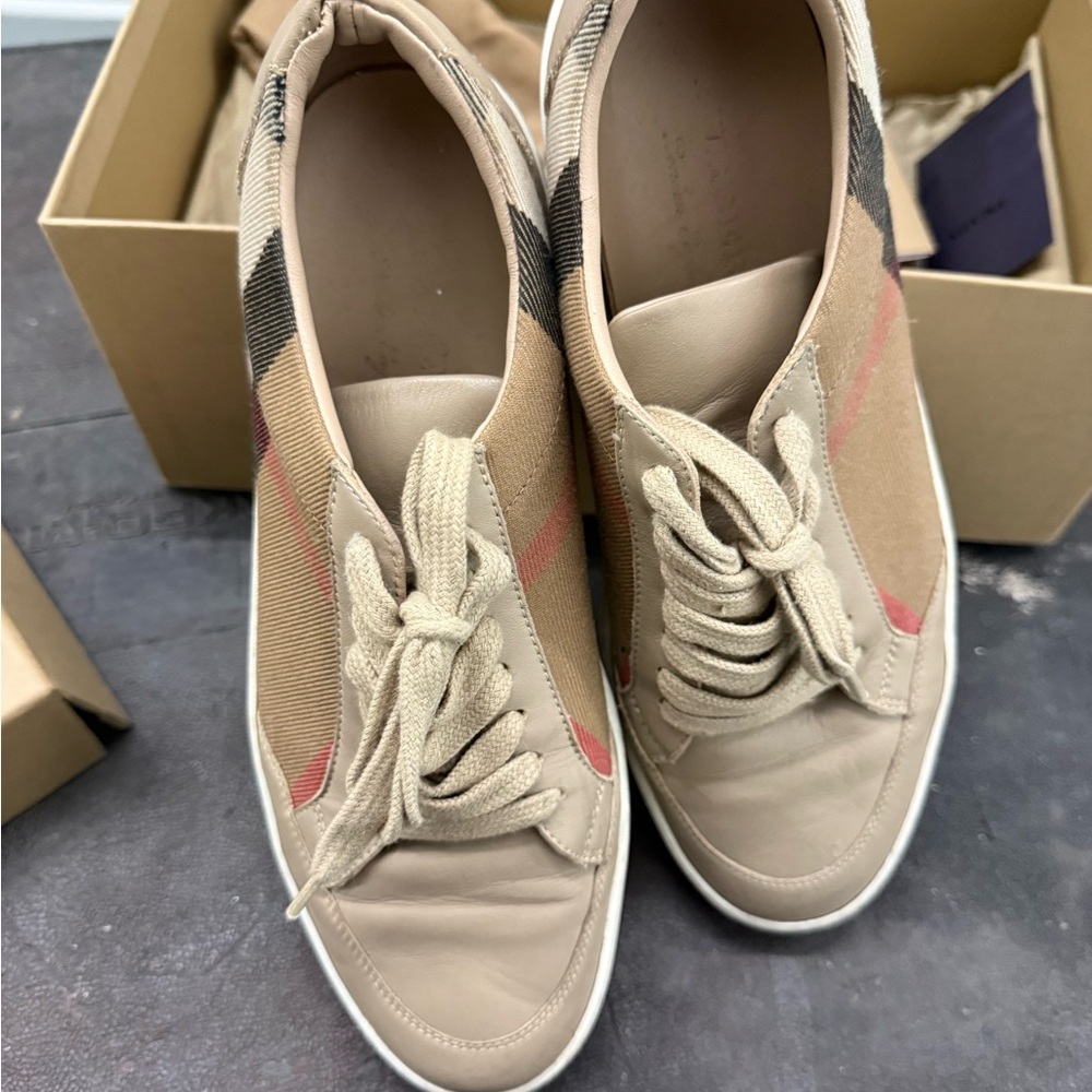 Burberry Beige and Red Sneakers - Picture 2 of 4